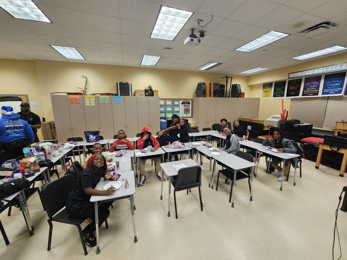 GhpalMyers22's tweet photo. We are ALL interested in the End Game.  It may be working out to be fit or pursuing our passion to help others. Whatever it is; These young scholars understood the assignment. 🤩#PizzaParty 🍕 #Brainbucks #BrainWise #WeArePAL https://t.co/jh57OMUGzj