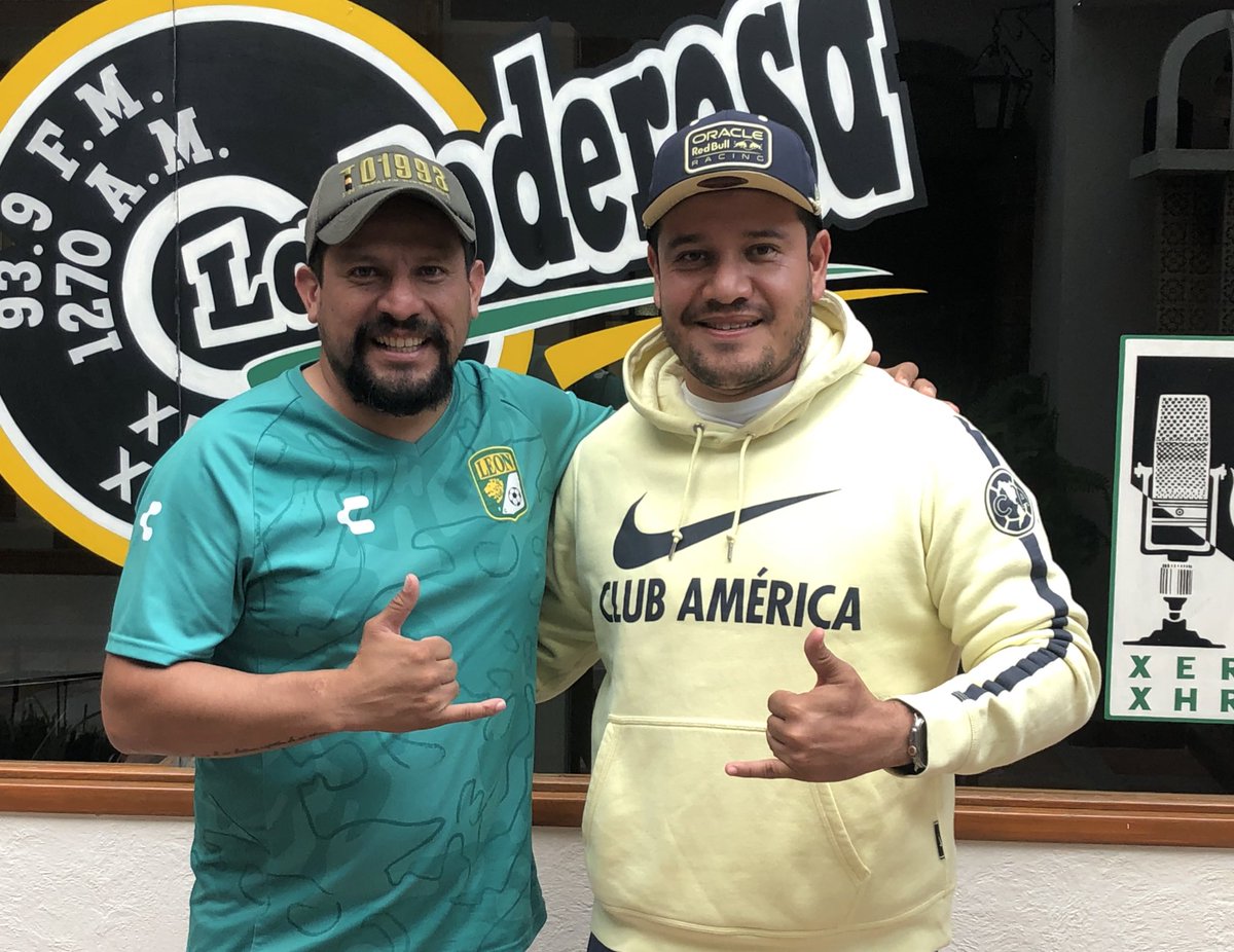 PoderFutbol's tweet photo. ¡Hay tiro!
Los Fabianes de #LaPoderosaRPL chocan defendiendo sus colores
¿Quién gana? ¿@fafoluna o @GATTORIVERA_?
¡Hagan sus apuestas! https://t.co/17Ndry3lWZ
