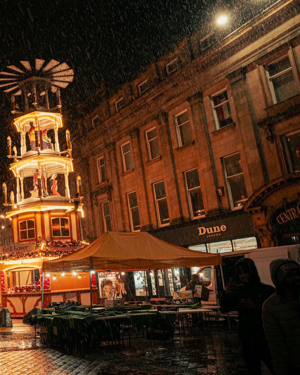 itsjustMay's tweet photo. Snow time at the marketttttt https://t.co/j2wYkTSeb4