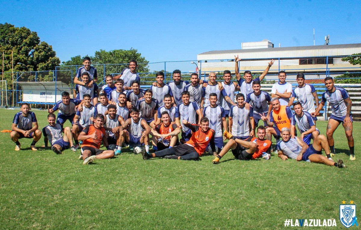 Último entrenamiento del año 👪
.
Cerramos el 2023 con objetivos logrados 🤝 💙 
.
#𝑬𝒍𝑶𝒓𝒈𝒖𝒍𝒍𝒐𝑫𝒆𝑩𝒂𝒓𝒓𝒊𝒐𝑱𝒂𝒓𝒂 🤍 💙