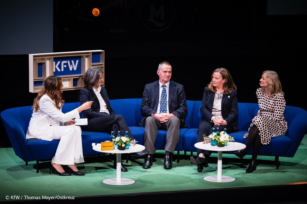 KfW Bankengruppe (@kfw) on Twitter photo Was für ein Abend! 🙌✨
Vielen Dank an <a href="/bundeskanzler/">Bundeskanzler Friedrich Merz</a> Olaf Scholz, alle unsere Gäste & den gesamten KfW-Vorstand. Gemeinsam haben wir darüber diskutiert, wie die #KfW auch in den nächsten 75 Jahren #zukunftgestalten kann. 🦾
#HappyBirthdayKfW #75JahreKfW Was für ein Abend! 🙌✨
Vielen Dank an <a href="/bundeskanzler/">Bundeskanzler Friedrich Merz</a> Olaf Scholz, alle unsere Gäste & den gesamten KfW-Vorstand. Gemeinsam haben wir darüber diskutiert, wie die #KfW auch in den nächsten 75 Jahren #zukunftgestalten kann. 🦾
#HappyBirthdayKfW #75JahreKfW
