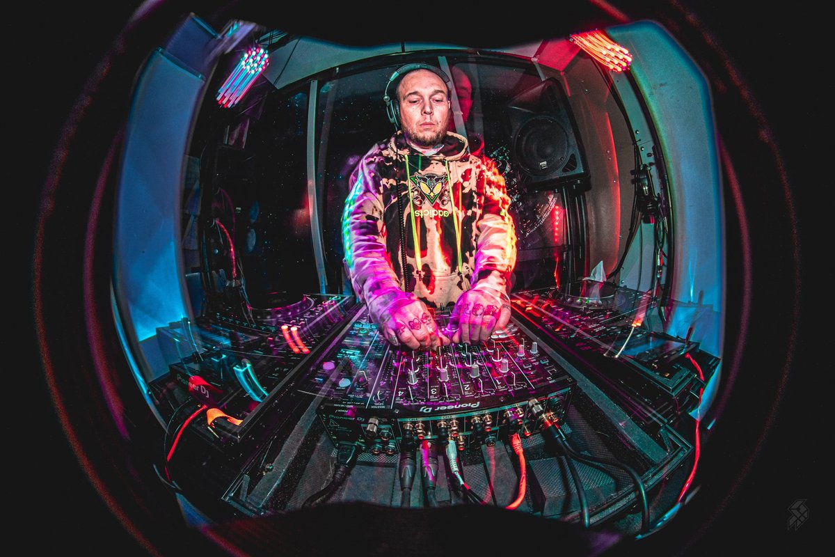 RuntimeDnb's tweet image. Big love to the founders here at RUNTIME J. RAWTON &amp;amp; THE CENOBITES .
𝒲𝒽𝒶𝓉’𝓈 𝓃𝑒𝓍𝓉? 
We will see you soon during second Saturday at LiL’ Joes for some family friendly holiday themed activities, hot chocolate, &amp;amp; lots of DNB (FB/IG
#drumnbass #djs #secondsaturdaysacramento