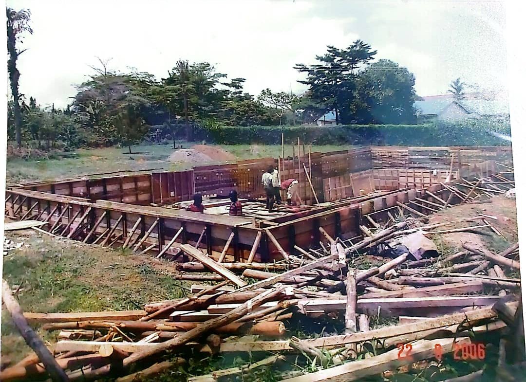 odagacharles's tweet image. #ThrowBackThur, circa 2006. The SMACK swimming pool construction takes shape. It was eventually commissioned in 2013 @patrickoyulu @smackists @SMACK_UG @SmackObs @munlex50 @mkainerugaba @podeke #Archives
