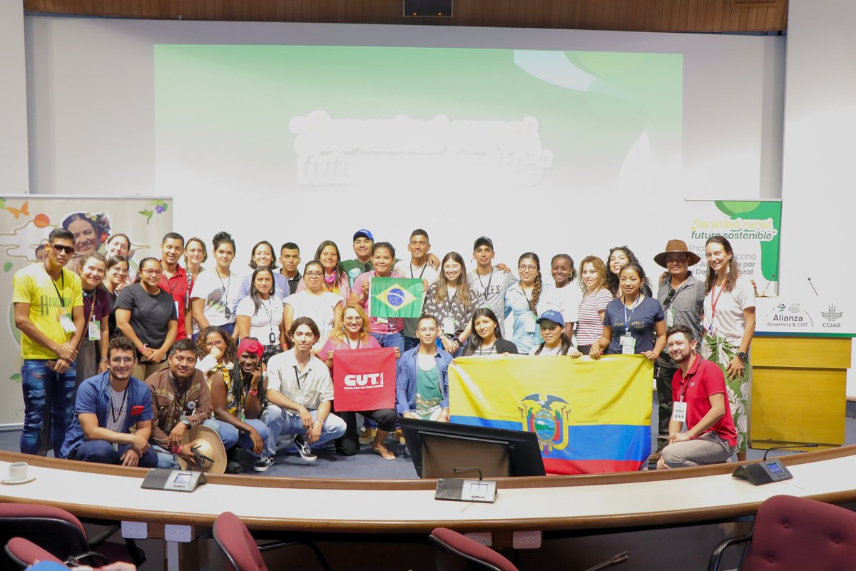 AicsBogota's tweet image. 🧵Desde &quot;Juventudes: el Campo en Movimiento&quot;, celebramos el éxito del Encuentro Latinoamericano de Juventudes por el Desarrollo Rural. Más de 100 jóvenes Latinoamérica se reunieron en Palmira y unieron fuerzas para impulsar un desarrollo rural sostenible de la región🫱🏽‍🫲🏾🌎