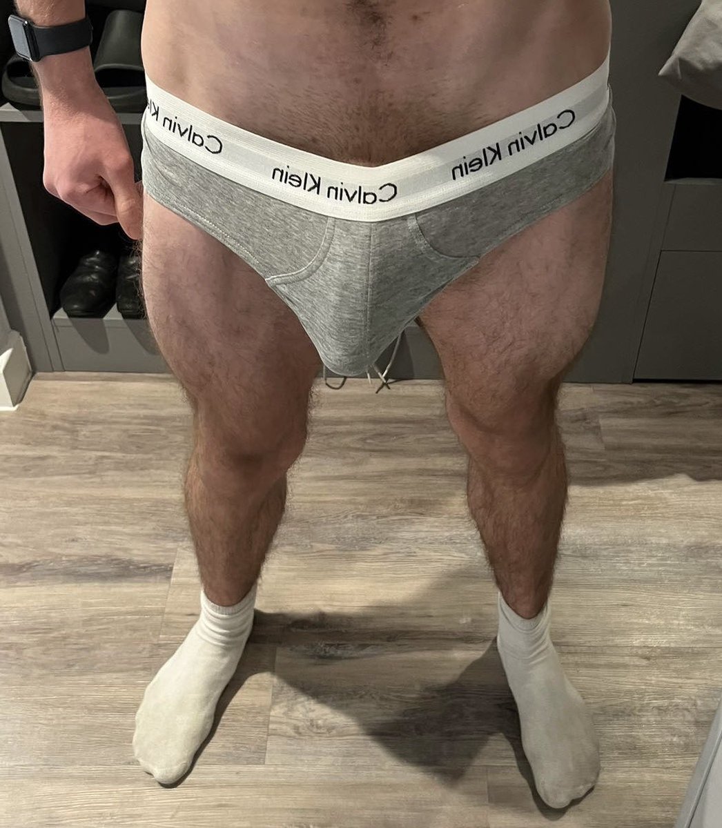 Senspackage's tweet photo. Briefs from the front 😉
.
.
.
#bulge #briefs #CalvinKlein #dick #cock #bigdick #onlyfans #onlyfanspromo https://t.co/GAArO6YoQR