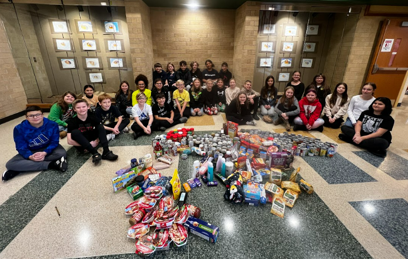 RWAsstPHCSD's tweet photo. SO PROUD of our 17 Strong Student Squad! They collected and organized 324 items for Serve City here in @HamiltonOh @17STRONGHam I am so proud to be their AP❤❤...these stars are so caring and love helping those in need! #bigblueonthemove #theridgewayway https://t.co/Y3tz1i6MdG