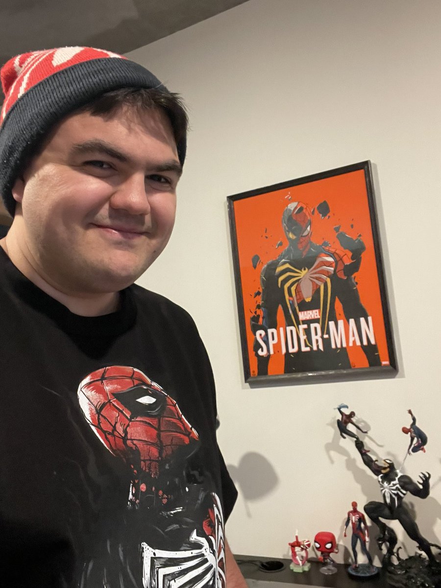 EvanFilarca's tweet photo. BULLY LOWENTHAL SHIRT ACQUIRED!!! #SpiderMan2PS5 🕷��� https://t.co/V8z5oNdu5F