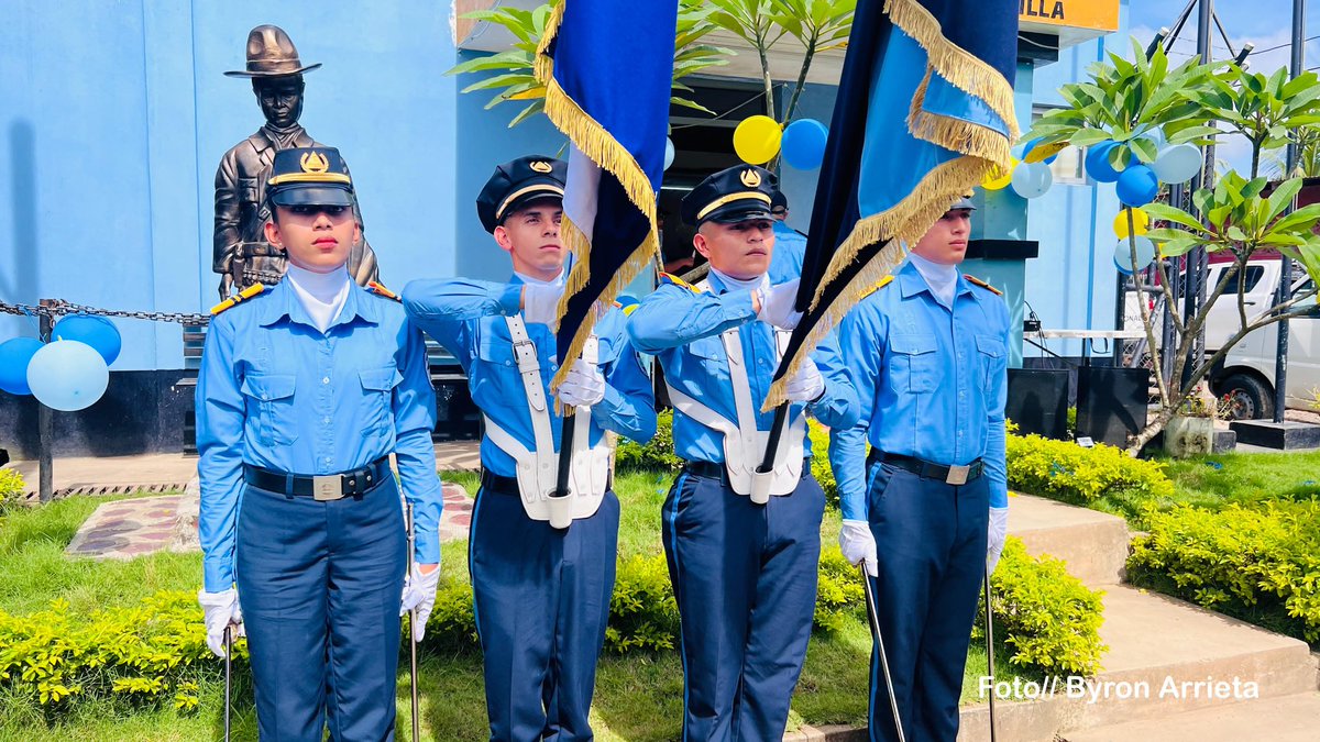 El Pueblo uniformado NOS DICE PRESENTE CON SUS ARMAS Y DISCIPLINA. 

#Sandinista | #Nicaragua