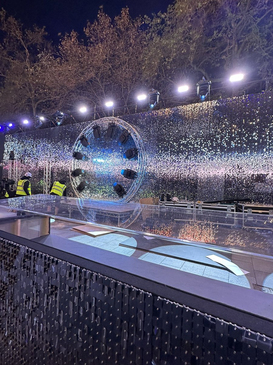 beyoncepress's tweet photo. THE CHROME CARPET FOR TOMORROW'S PREMIERE IN LONDON! 🇬🇧✨ https://t.co/MpTITJdnXl