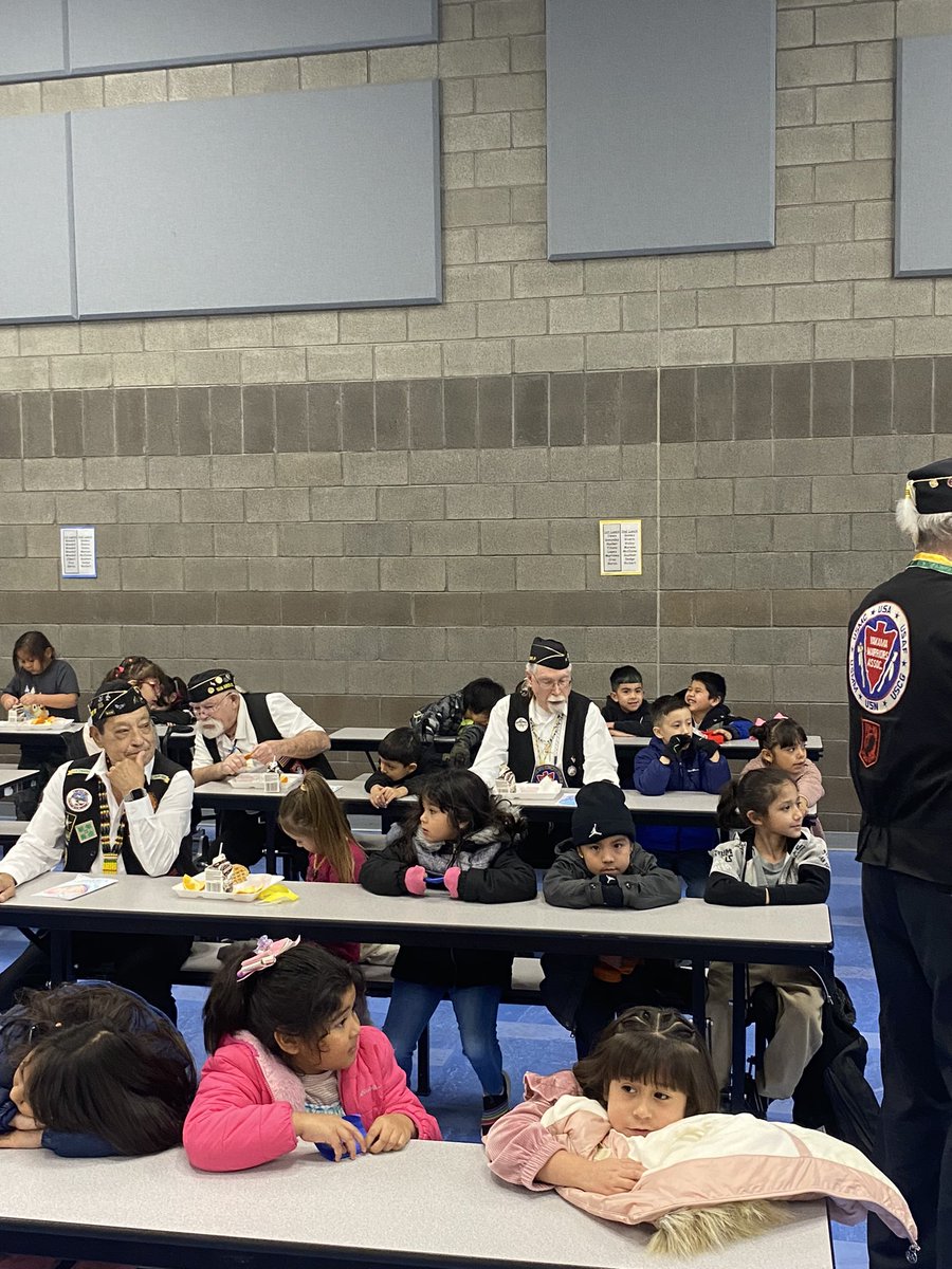 WapatoSD's tweet photo. #SimcoeSuperPups are honored to have lunch with the Yakama Warriors! Thank you veterans for all you do for US! https://t.co/aRcnjYbaVH