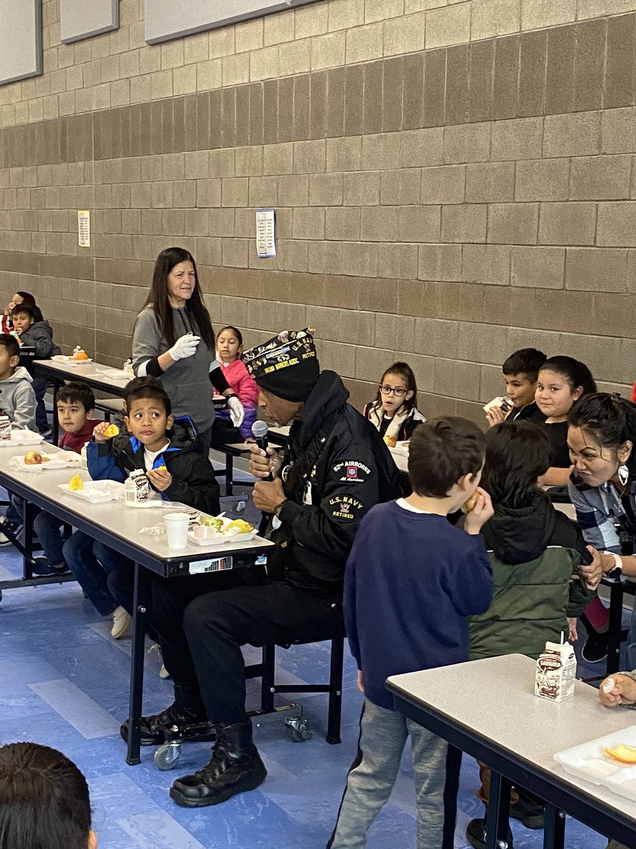 WapatoSD's tweet photo. #SimcoeSuperPups are honored to have lunch with the Yakama Warriors! Thank you veterans for all you do for US! https://t.co/aRcnjYbaVH