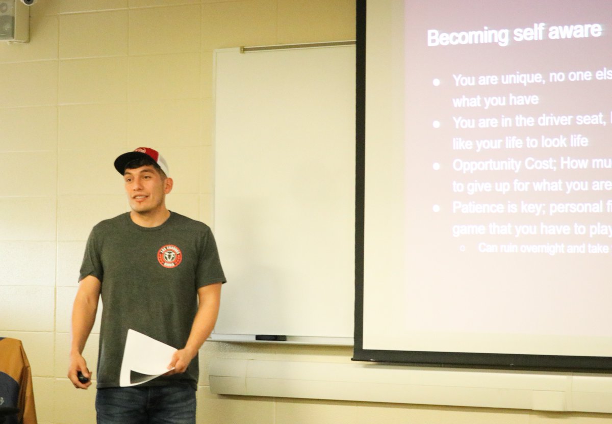 GCCCBroncbuster's tweet image. Today, Ivan Gutierrez, #GCCCAlum, Entrepreneur, and Food Truck Owner of Los Charros Birria, visited Dr. Ortega&apos;s Personal Finance class. Ivan discussed his own personal financial journey, how he built his credit and ultimately started his own business. 

#FinanceClass💵