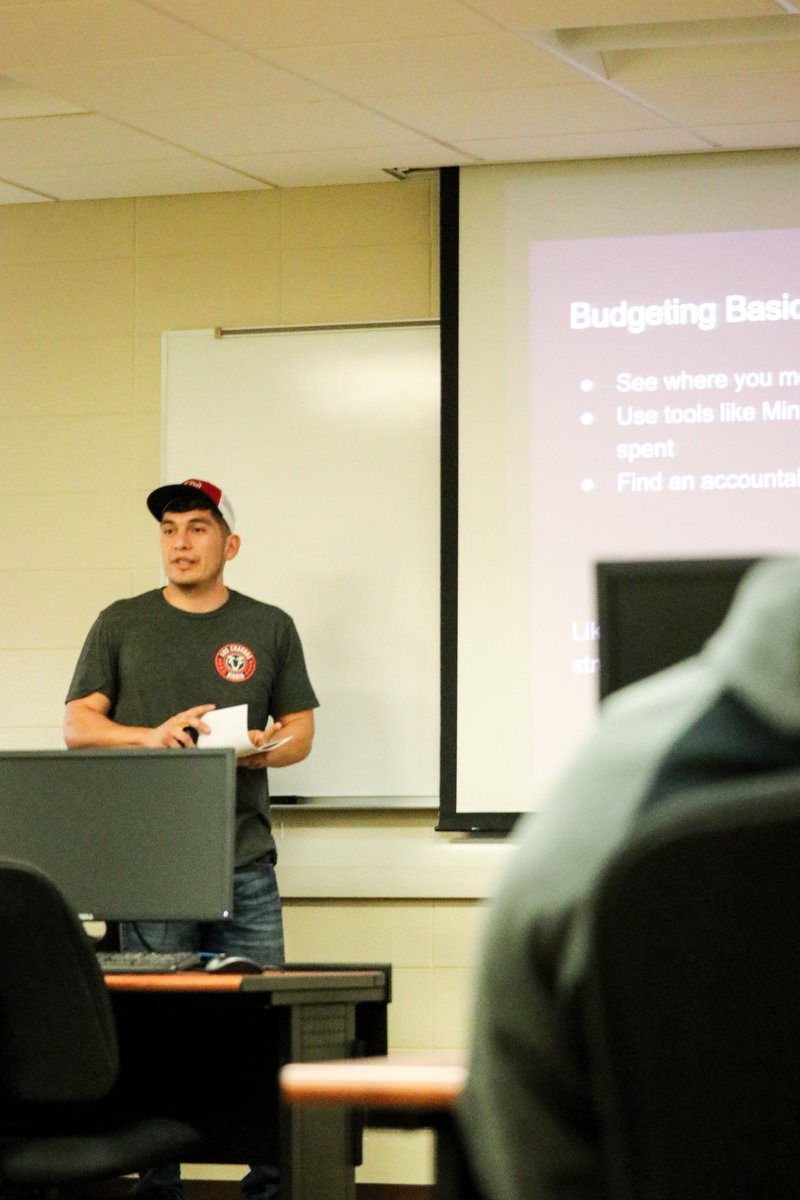 GCCCBroncbuster's tweet image. Today, Ivan Gutierrez, #GCCCAlum, Entrepreneur, and Food Truck Owner of Los Charros Birria, visited Dr. Ortega&apos;s Personal Finance class. Ivan discussed his own personal financial journey, how he built his credit and ultimately started his own business. 

#FinanceClass💵