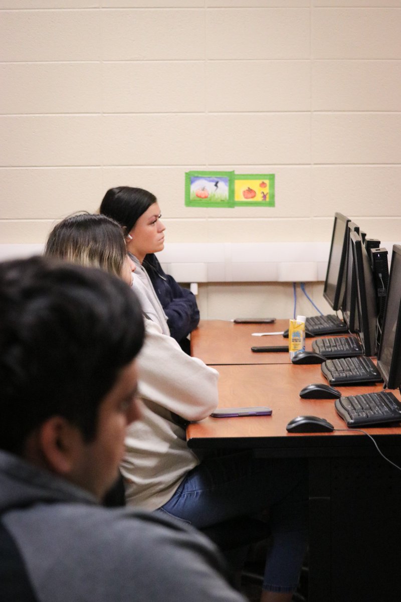 GCCCBroncbuster's tweet image. Today, Ivan Gutierrez, #GCCCAlum, Entrepreneur, and Food Truck Owner of Los Charros Birria, visited Dr. Ortega&apos;s Personal Finance class. Ivan discussed his own personal financial journey, how he built his credit and ultimately started his own business. 

#FinanceClass💵
