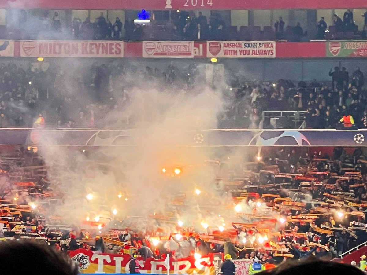 PyroFumigene's tweet photo. Craquage lensois! 

#ARSRCL https://t.co/9IOPr3sxnk