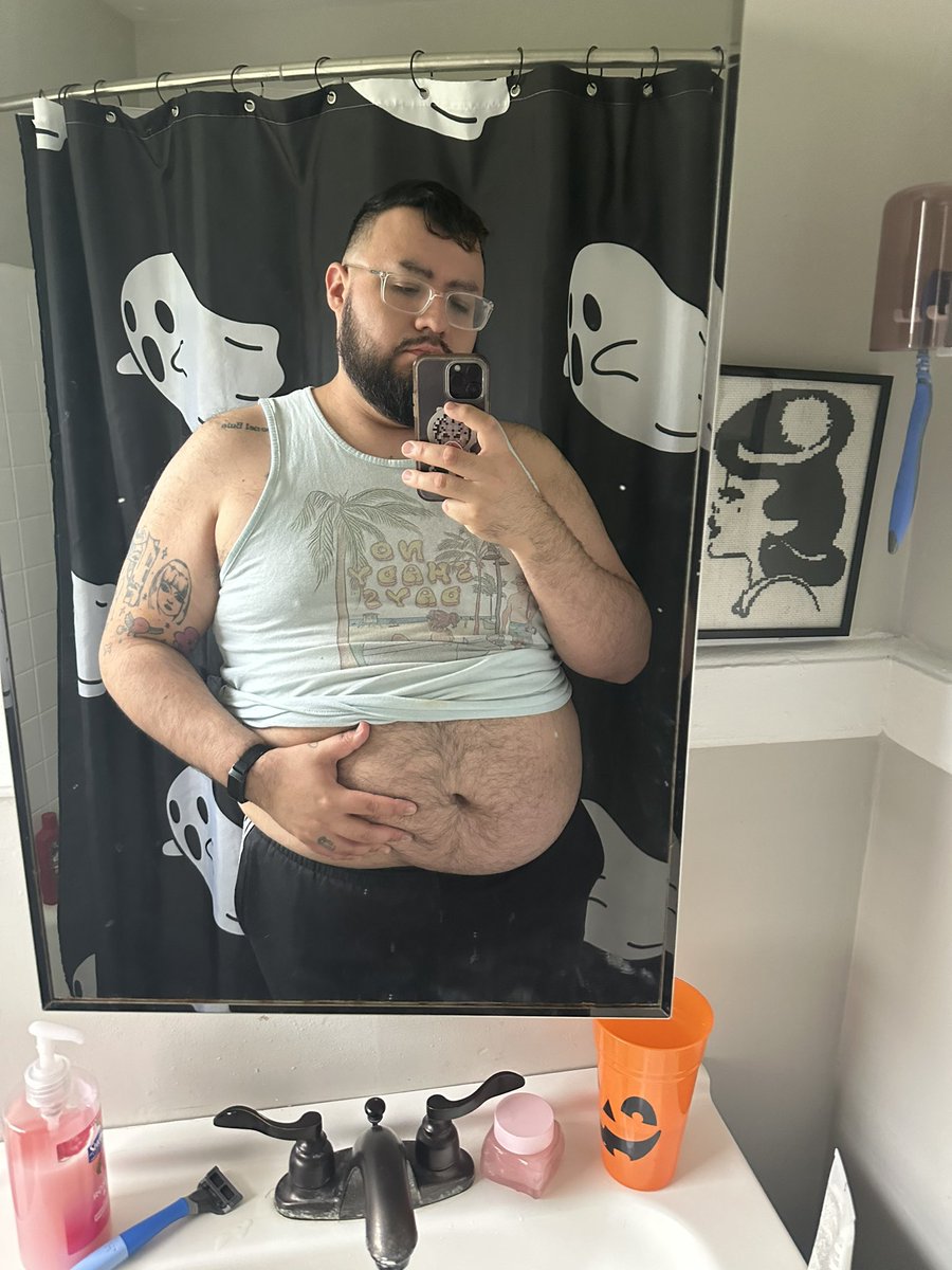 Can someone one rub my belly and buy me lunch 🥹 I’ll suck yo dick 👉👈