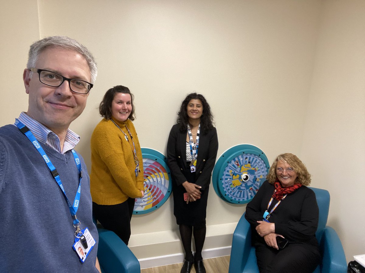 Great visit to @allofusinmind Ward 18 in Dewsbury today with @SubhaThiyagesh and @CarolHarrisHoN to see the updated facilities and hear lovely examples of person centred care. Looked after by Matron Sam Johnson and Ward Manager Emma Spencer (not in photo, was out on the ward)