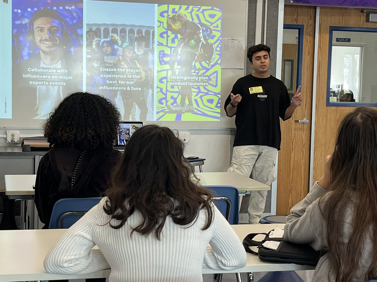devonsmith67's tweet image. Special thanks to @samohi ‘16 grad Francisco Rodriguez of Riot Games for sharing valuable communications skills and gaming industry knowledge in session one of our Future-Ready Skills Series!  @SMMUSD @SamohiPrincipal @Dr_AShelton @Atomicfreeze