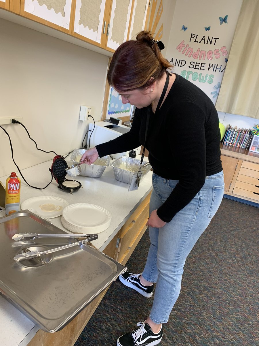 College Heights proudly celebrates kindness on our campus. These students received special recognition and a waffle party for their amazing acts of kindness 

#kindnesscounts #teamcollegeheights
