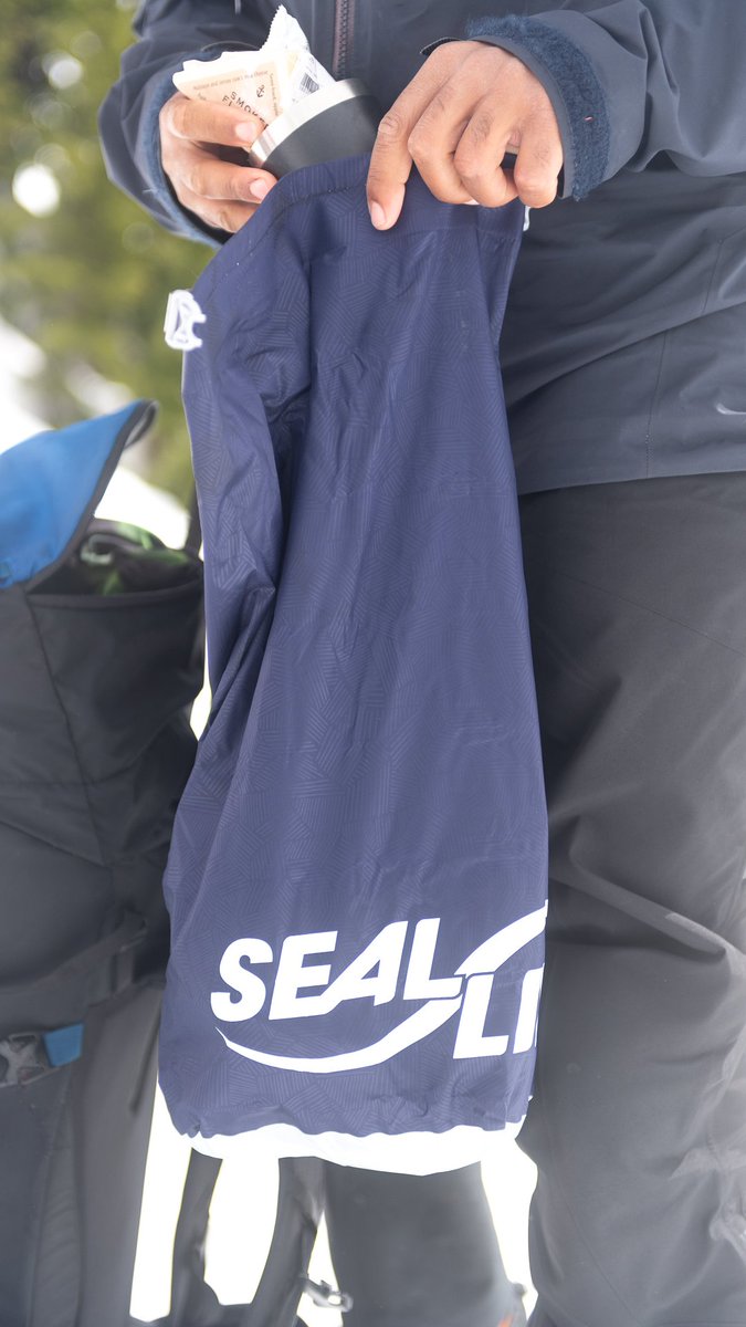 SealLine's tweet image. Make sure your gear is safe this winter with the Blocker™ Dry Sack. The waterproof closure at the top ensures a secure seal to keep your possessions dry! 
ow.ly/jMfO50QcGfX
📸: Colin Wiseman (IG: @colin_wise_man)