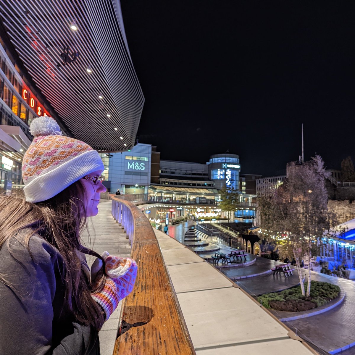 futureunmapped's tweet photo. It's finally mittens weather! Matching pompom hat required. 
#winter #mittens #southampton #travelphoto #futureunmapped https://t.co/oRaOX8iXAZ