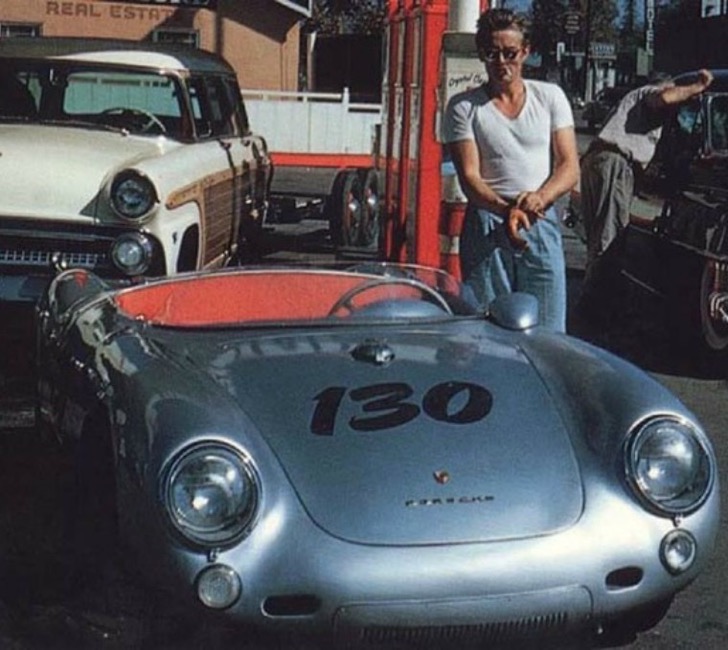 RelatocuriosoK's tweet image. Fotografías tomadas antes de que una tragedia acabara con sus vidas.

Abro hilo🧵