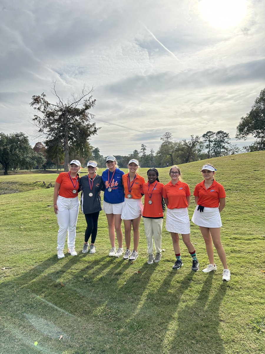 GolfGrizzlies's tweet photo. Grizzlies finish 2nd as a team in the Grizzly Girls Fall Classic! 

(So) Grace Robinson finished 2nd as well firing a round of 84❗️

Congratulations this makes another top two finish for our Grizzlies. Team is embracing the competition, great to see. 

#DmSv https://t.co/xl8hEdemYs