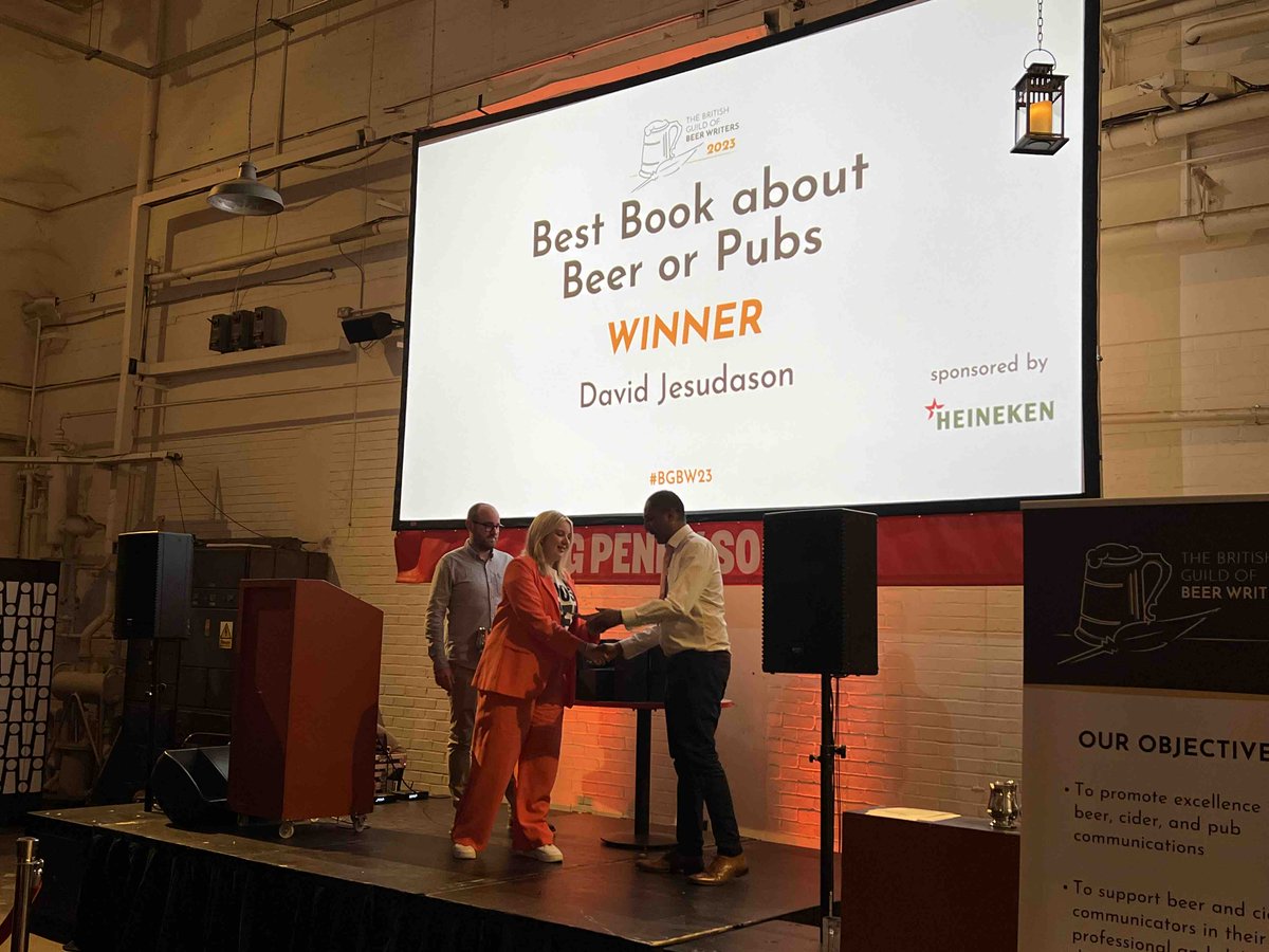 The penultimate award…Best Book about Beer or Pubs. Congratulations go to:

🏆 Gold: David Jesudason (<a href="/DavidJesudason/">David Desi Pub Dason</a>)
🥈 Silver: Des de Moor (<a href="/desdemoor/">Des de Moor 🏳️‍🌈</a>)

#BGBW23 award sponsored by <a href="/Heineken_UK/">Heineken® UK</a>