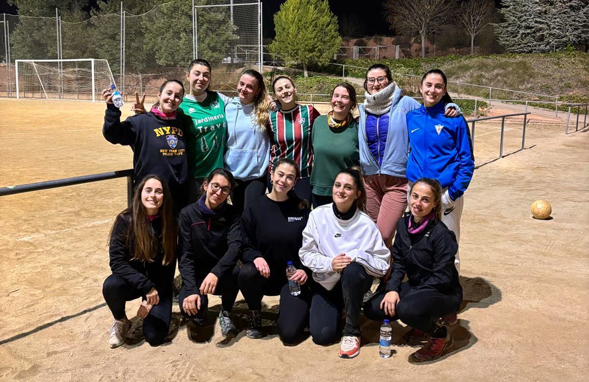 uejorba's tweet photo. Les heroïnes que estàveu esperant. Avui primer entrenament del futur Jorba femení!

A veure si duplicant el nombre d'equips dupliquem el nombre de victòries... https://t.co/dS0HvubjAE