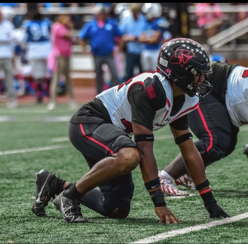 Senior DE Season Stats 
16 Assist Tackles
14 Solo Tackles
3.5 Sacks 
13 TFL’S
12 Qb Hurries 
Forced fumble 
6 Forced Incompletion 
hudl.com/v/2MYpUm