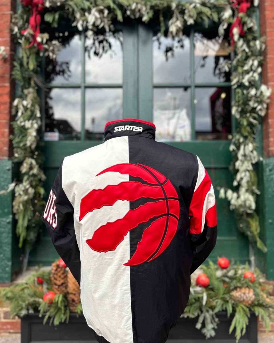 TheSportGallery's tweet image. When the snow is falling on gameday, don’t sacrifice your fandom… just get a killer #StarterJacket! No such thing as bad weather, only bad clothing. #WeTheNorth