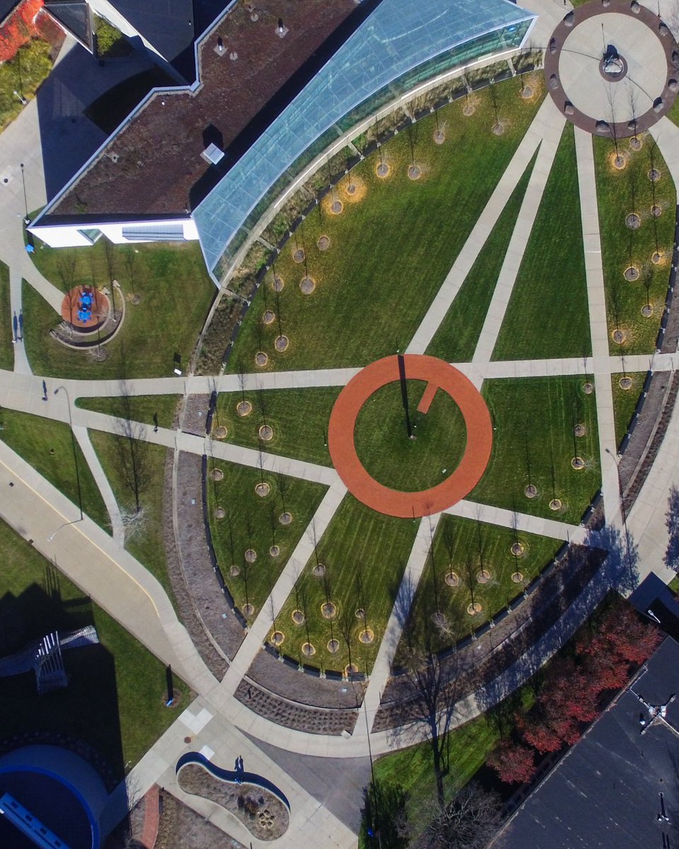 LawrenceTechU's tweet photo. Exploring LTU's breathtaking campus from new heights! 😍

✨ Be curious. Make magic. ✨

#WeAreLTU #DroneLife https://t.co/IXUNOAz9nG