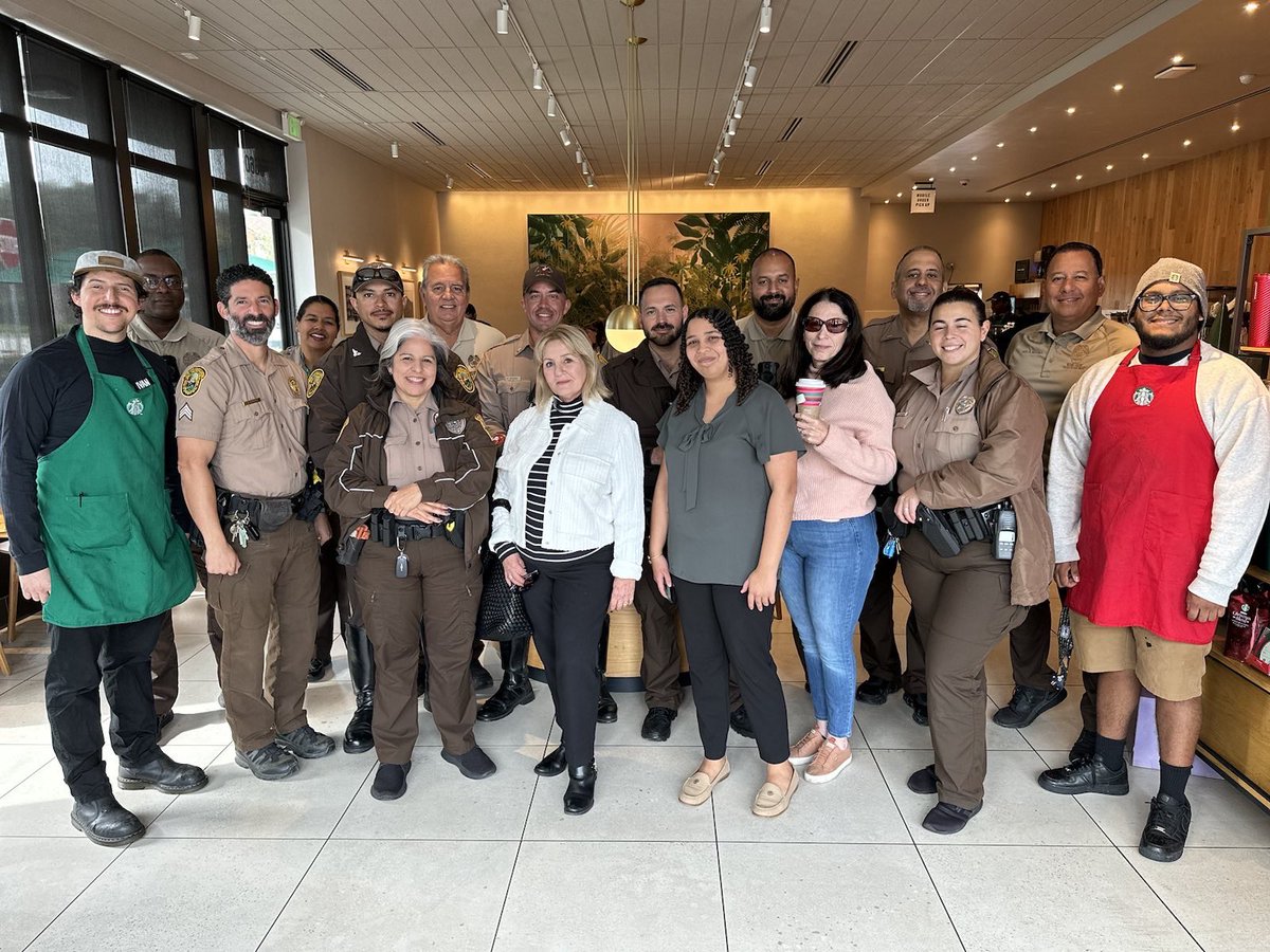 #TeamCabrera had another great #CoffeewithaCop this morning with residents and @MiamiDadePD Midwest Station! Thank you protecting and serving our community!

#FlaPol #DadeFirst