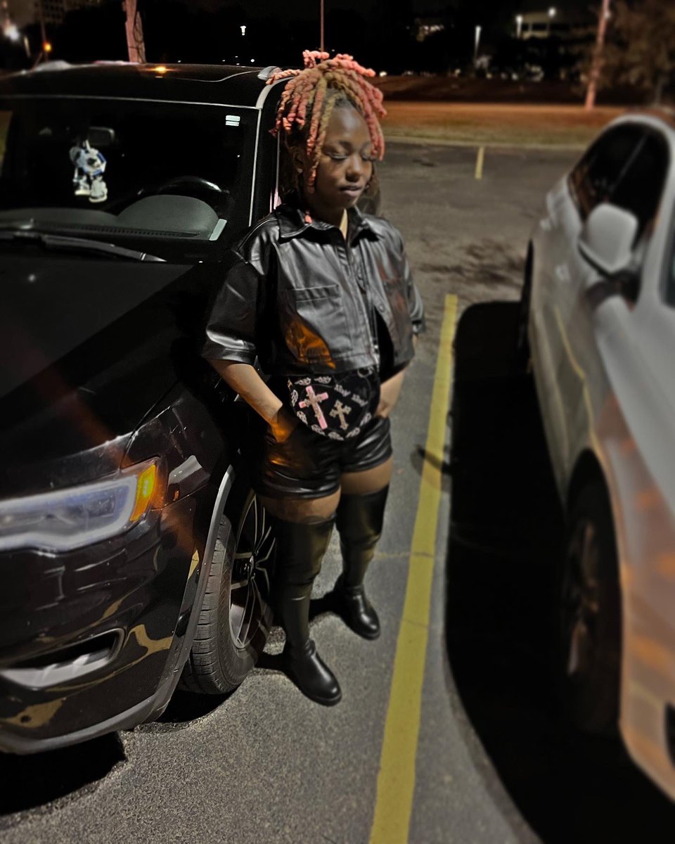 ShottaChi's tweet photo. All Natural, Head to Toe 🫴🏾🖤 https://t.co/bnUN8e5oMR
