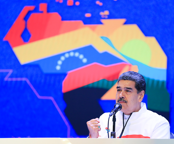 #Ahora Pdte. <a href="/NicolasMaduro/">Nicolás Maduro</a>: Llamo a los 43 movimientos sociales del Congreso de la Nueva Época 3R.Nets a convertirse en una maquinaria por la defensa de la integridad territorial

#29Nov
#SoyTeamEsequibo