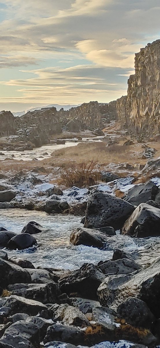 Iceland is so pretty, I'm glad I was able to visit (these are pics from various stops through the Golden Circle). Next time hopefully longer- T-Minus 6h until liftoff to the UK! 🇬🇧
