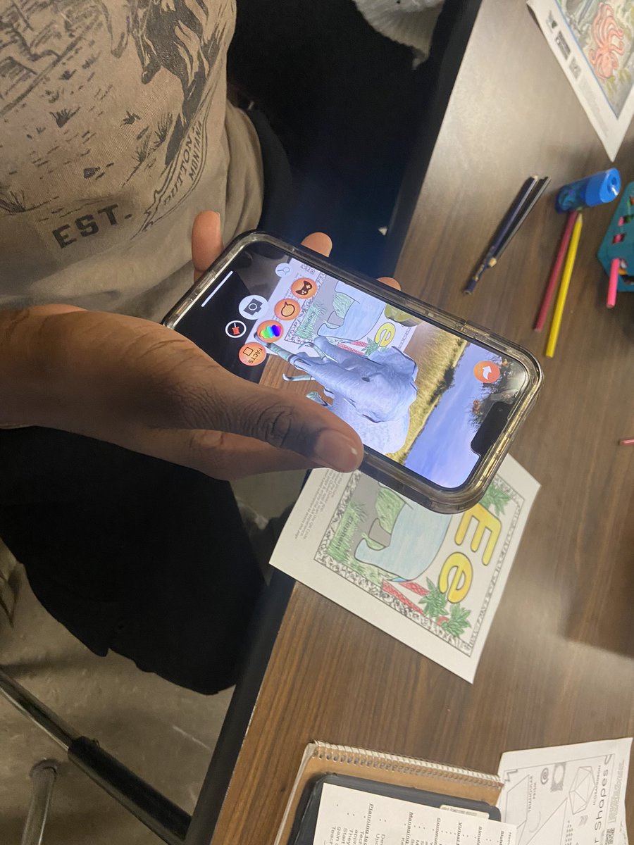 Ms. Hoyos tweet media