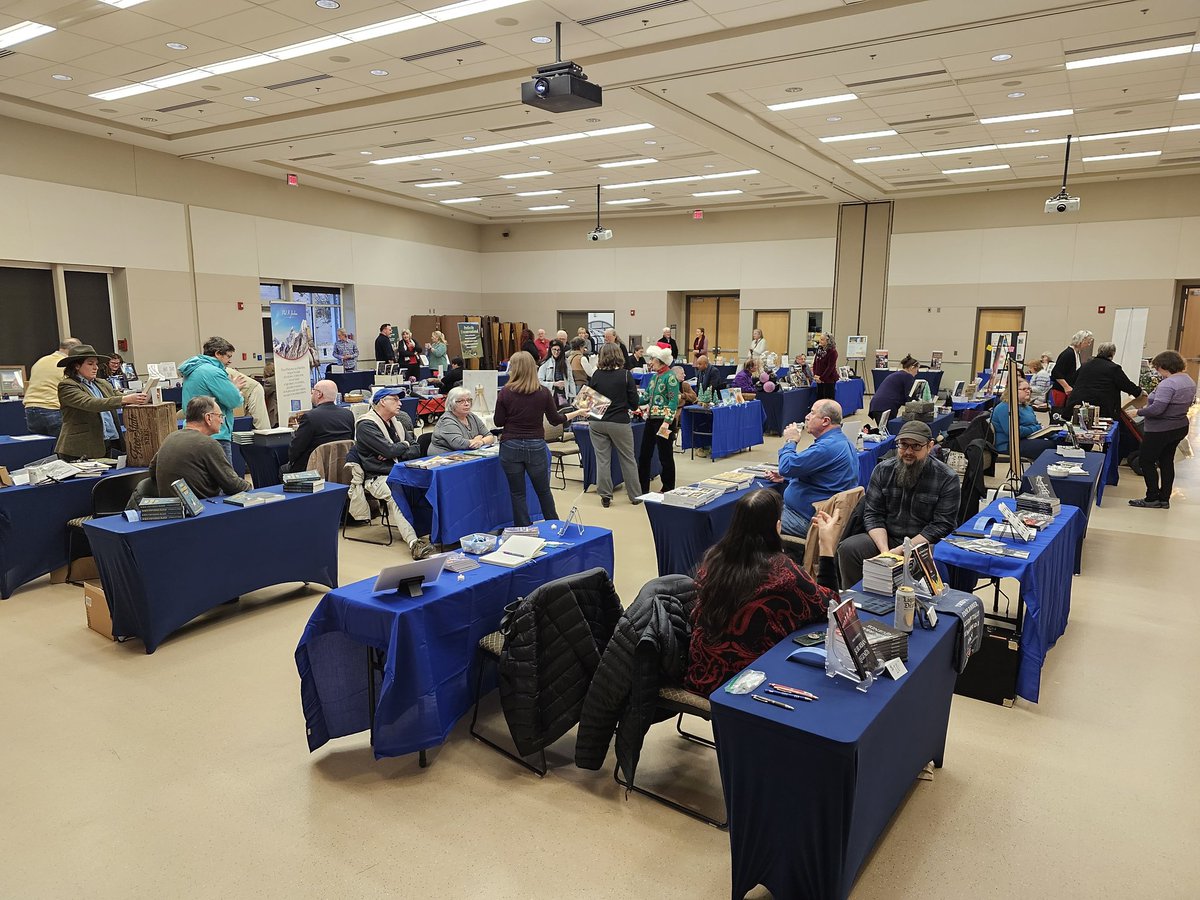 Enjoying a book event at Laurel Ridge Community College 

#AuthorsOfTwitter #Authors #books #readerscommunity #physics