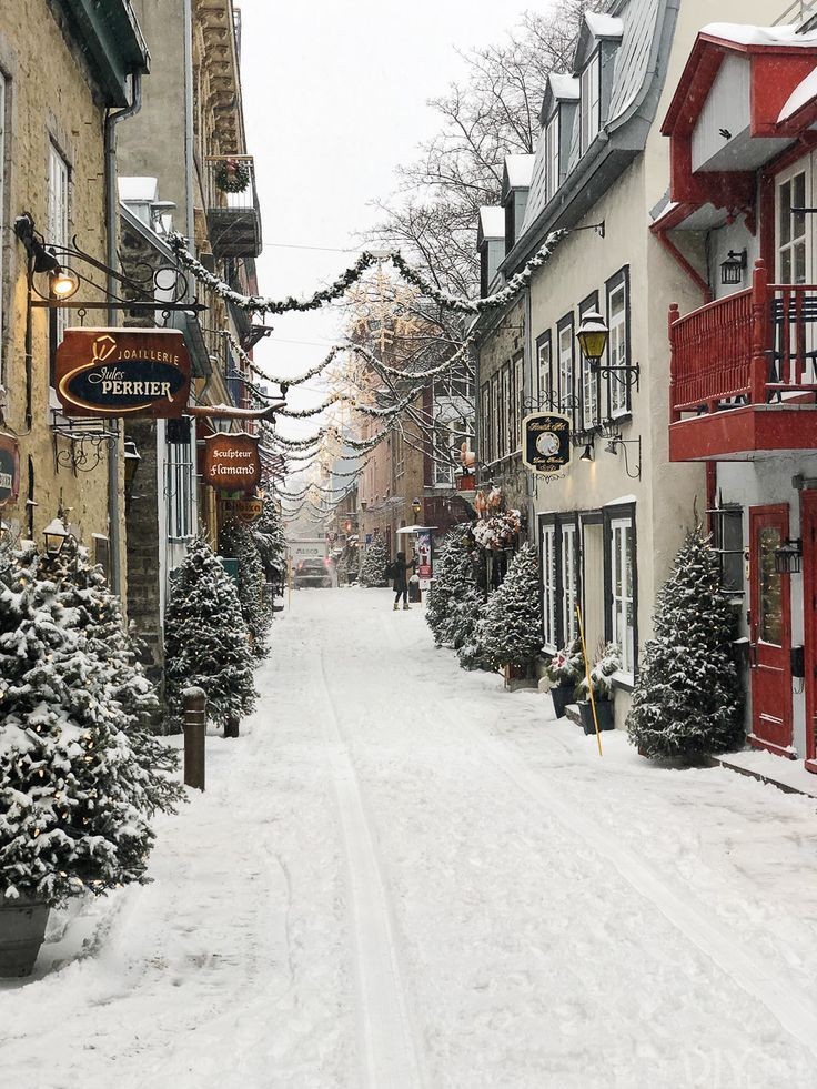 Would you like to go to Quebec for a winter vacation?
 @Architectolder
@Travitinerary
 #Christmas #Quebec #Quebec #Canada #Travel #WinterTravel #CityGuide #Vacations