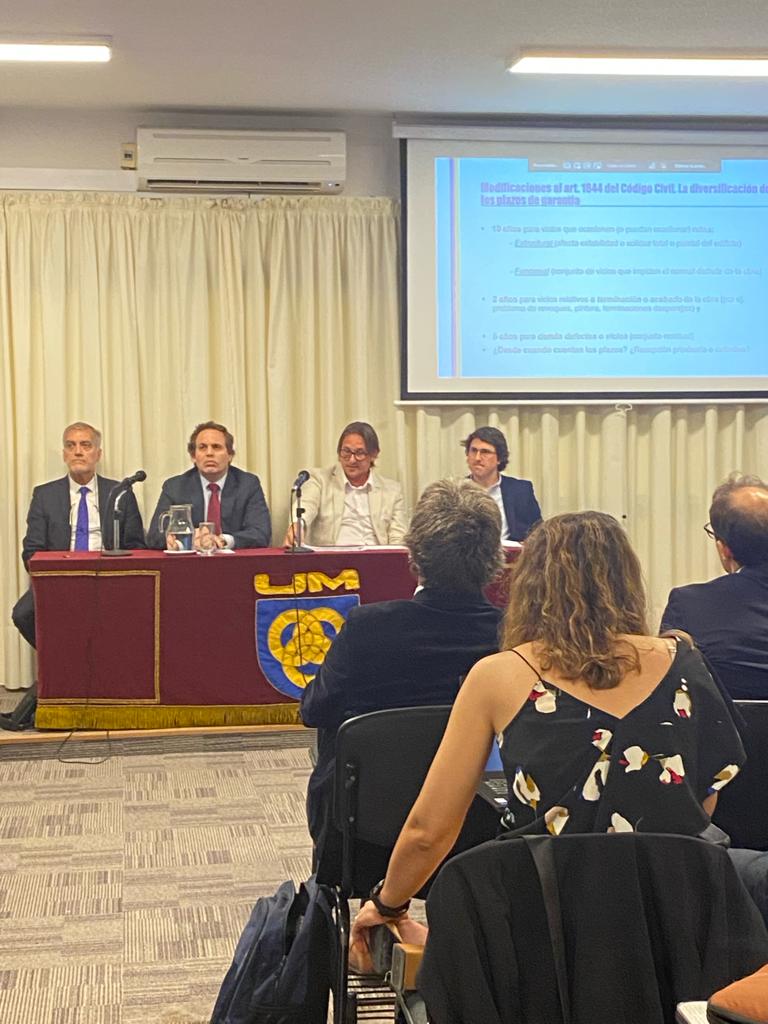 UMderecho's tweet photo. 🚨#AHORA Primer día de las jornadas de Derecho de la Construcción con motivo de los 5 años de la ley 19.726  

🧤Gracias a todos los participantes y expositores, especialmente a los coordinadores Elías Mantero Mauri y Aparicio Howard https://t.co/dHGmka8fj1