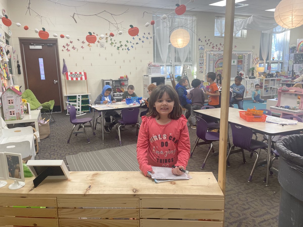 Middletown_Supt's tweet image. One of my favorite classrooms to visit--- ⁦@MayfieldTweets⁩ Ms. Wells kindergarten!  Students always happy and engaged in learning. ⁦@MiddletownOH⁩ #Middierising