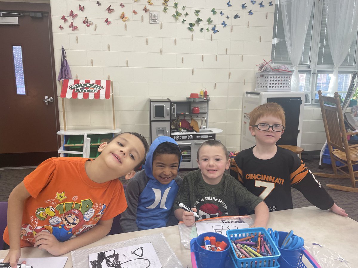 Middletown_Supt's tweet image. One of my favorite classrooms to visit--- ⁦@MayfieldTweets⁩ Ms. Wells kindergarten!  Students always happy and engaged in learning. ⁦@MiddletownOH⁩ #Middierising