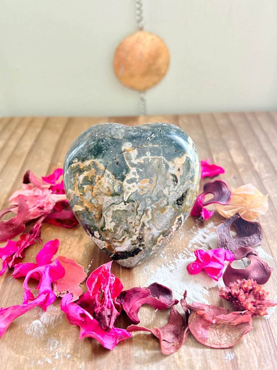 Annabtlouise's tweet photo. May I offer you a gorgeous, large, super chonky heart palm?!🥹🤍

We have these incredible Star Rose Quartz and Ocean Jasper!

These make the perfect gifts and remind us to show ourselves love🥹

Get 15% off when you sign up for📧

VIDEOS🧵⬇️ https://t.co/buKUpcpL6P 

comes with a gift and same/next day ship!🤍💕💕✨🤍
