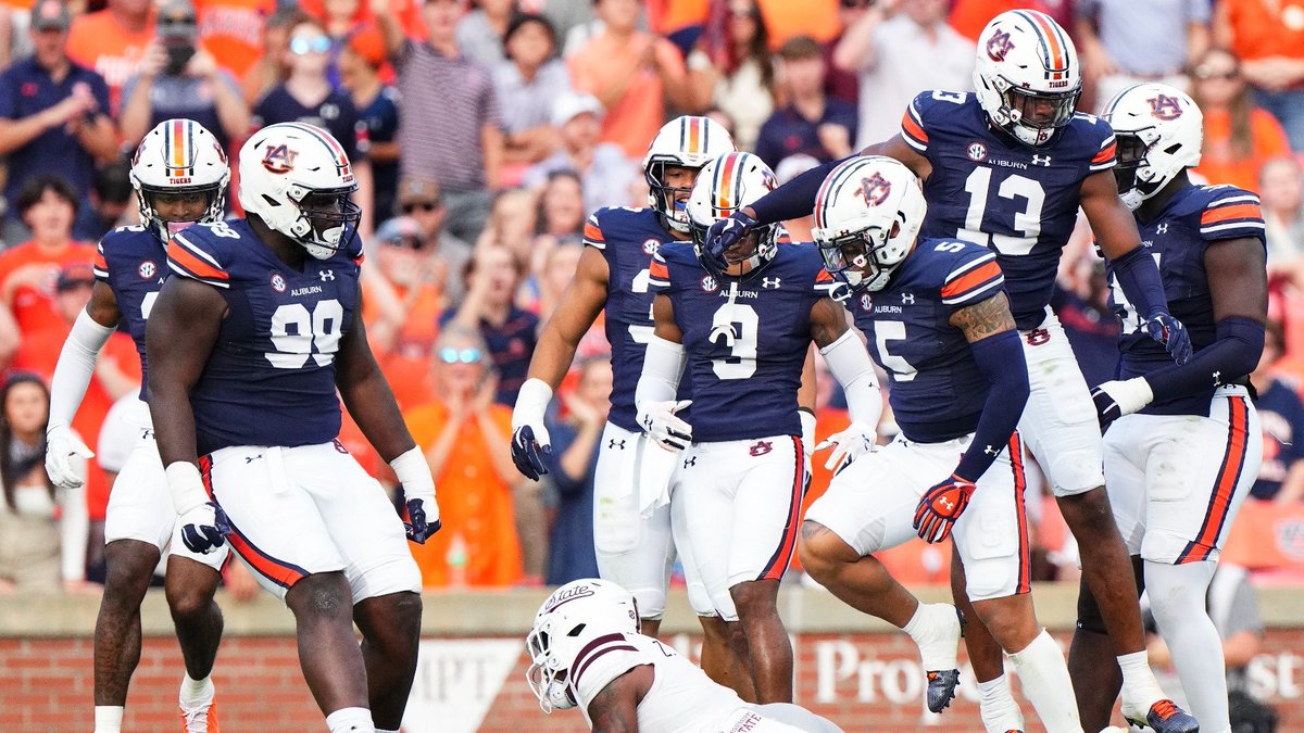 Blessed to received an offer from Auburn!! @RivalsPortal @RecruitGeorgia