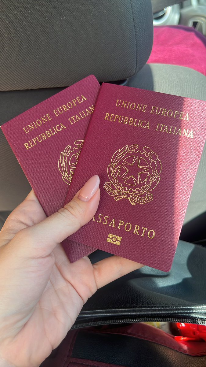 Y luego de 10 años y MUCHÍSIMO dinero, no se imaginan todo lo nos costo. Podría escribir un libro de las cosas que pasaron para POR FIN. Obtener nuestros pasaportes italianos.