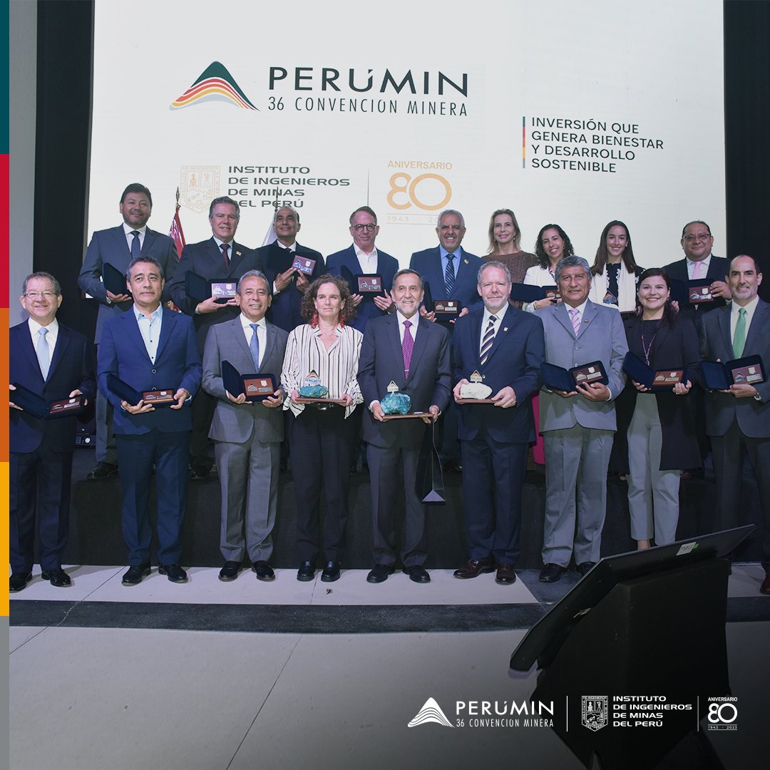 PeruminOficial's tweet image. Ayer celebramos el cóctel de agradecimiento de PERUMIN 35 y 36, acompañados de grandes líderes mineros del país.

Abraham Chahuan, presidente del IIMP, anunció que  #PERUMIN37 será en el 2025, y agradeció a todos aquellos que contribuyeron al éxito de las #PERUMIN36.