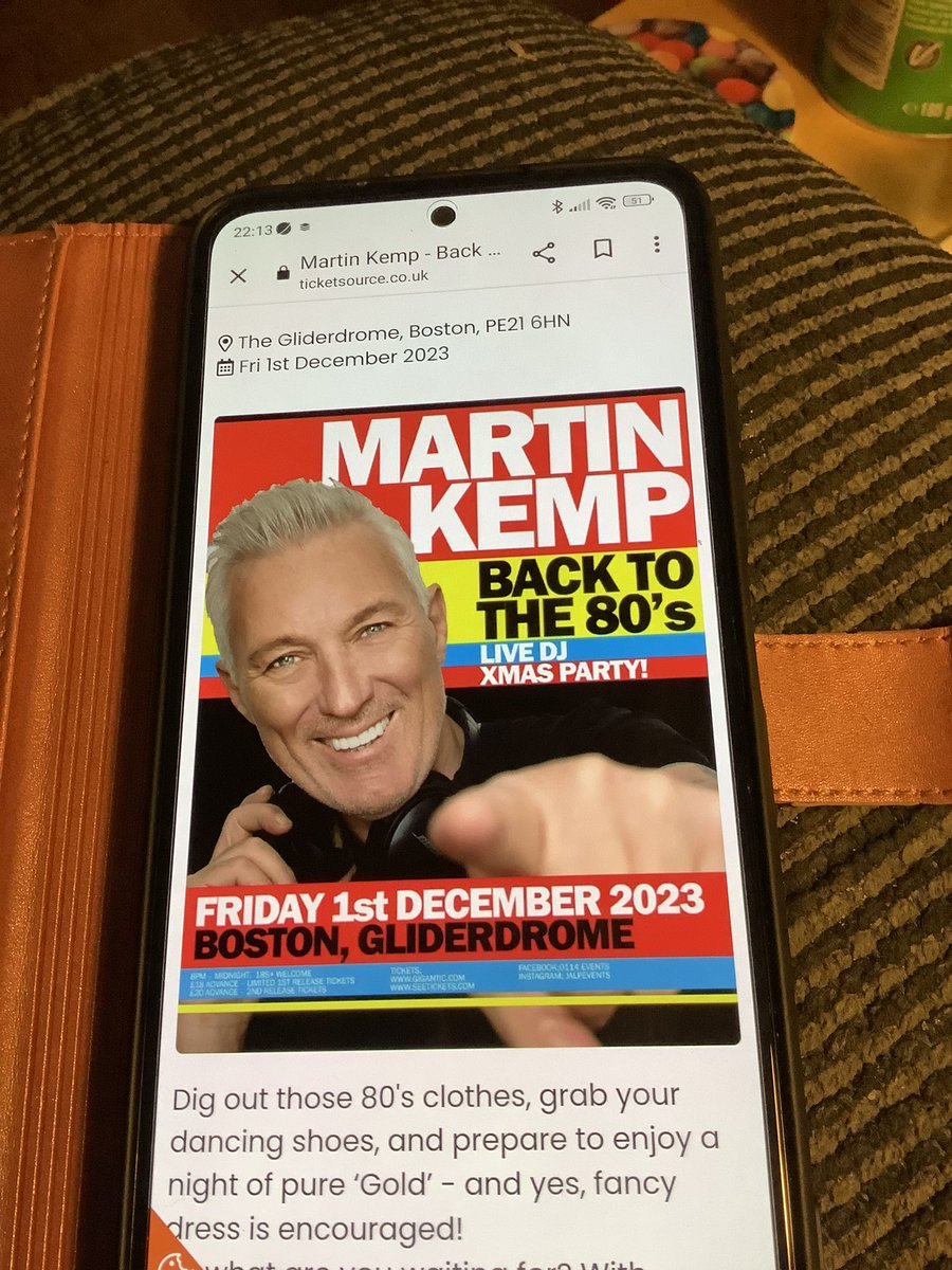 MouseSpecial's tweet photo. @patsharp @iamNathanMoore @realmartinkemp wow look what russ has just got me ……pretty please Martin can I have a selfie ……not seen you since audience with in Peterborough#xmasmade# https://t.co/I6hSPq4jMh
