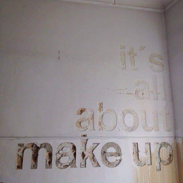 © Vhils ★
    'it's all about make up'
#artwork #streetart #streetartportugal #sculpteur #destructiveart #graffitiartist #artist #walls  #vhils