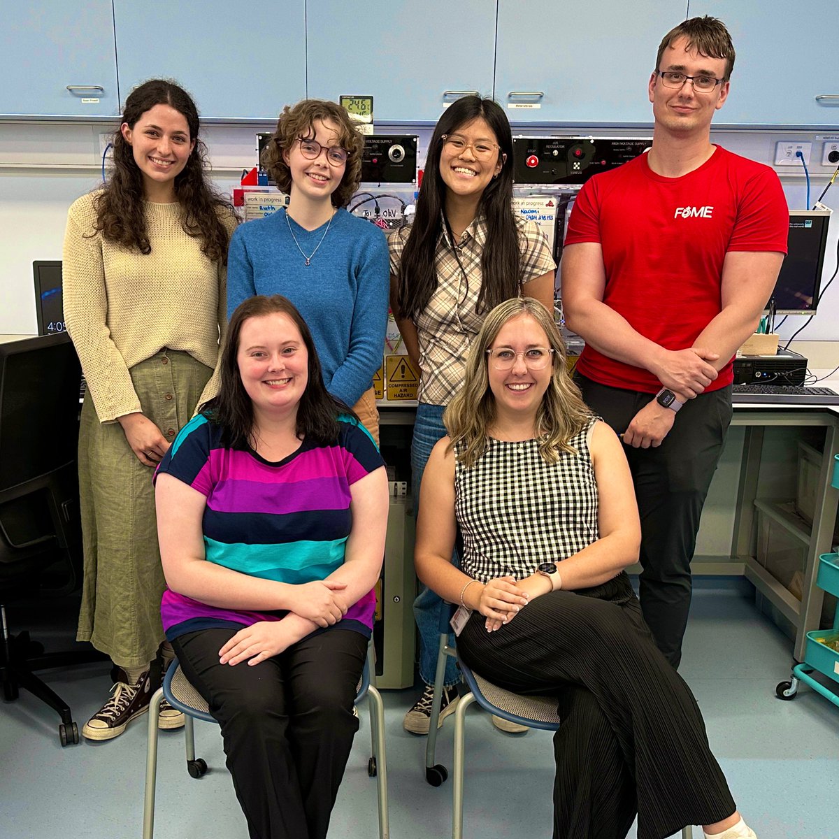BTM is delighted to host four exceptional #VRES students ⭐️ Over the next three months Ashleigh, Ruth, Sophia and Dale will be working on a variety of #MEW projects, including investigating fatigue of novel tissue scaffolds. Welcome to the team! #research #students #engineering