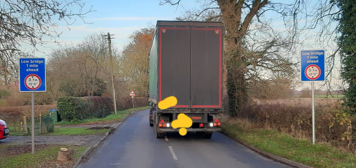 tvprp's tweet photo. If only there had been some way the driver could have known he was too big for the bridge and not had to reverse a mile down a country road....
#P4939 #TPAshift https://t.co/91Geg24gtW